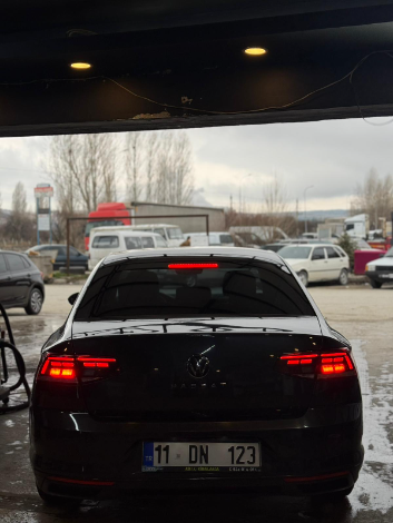VOLKSWAGEN PASSAT